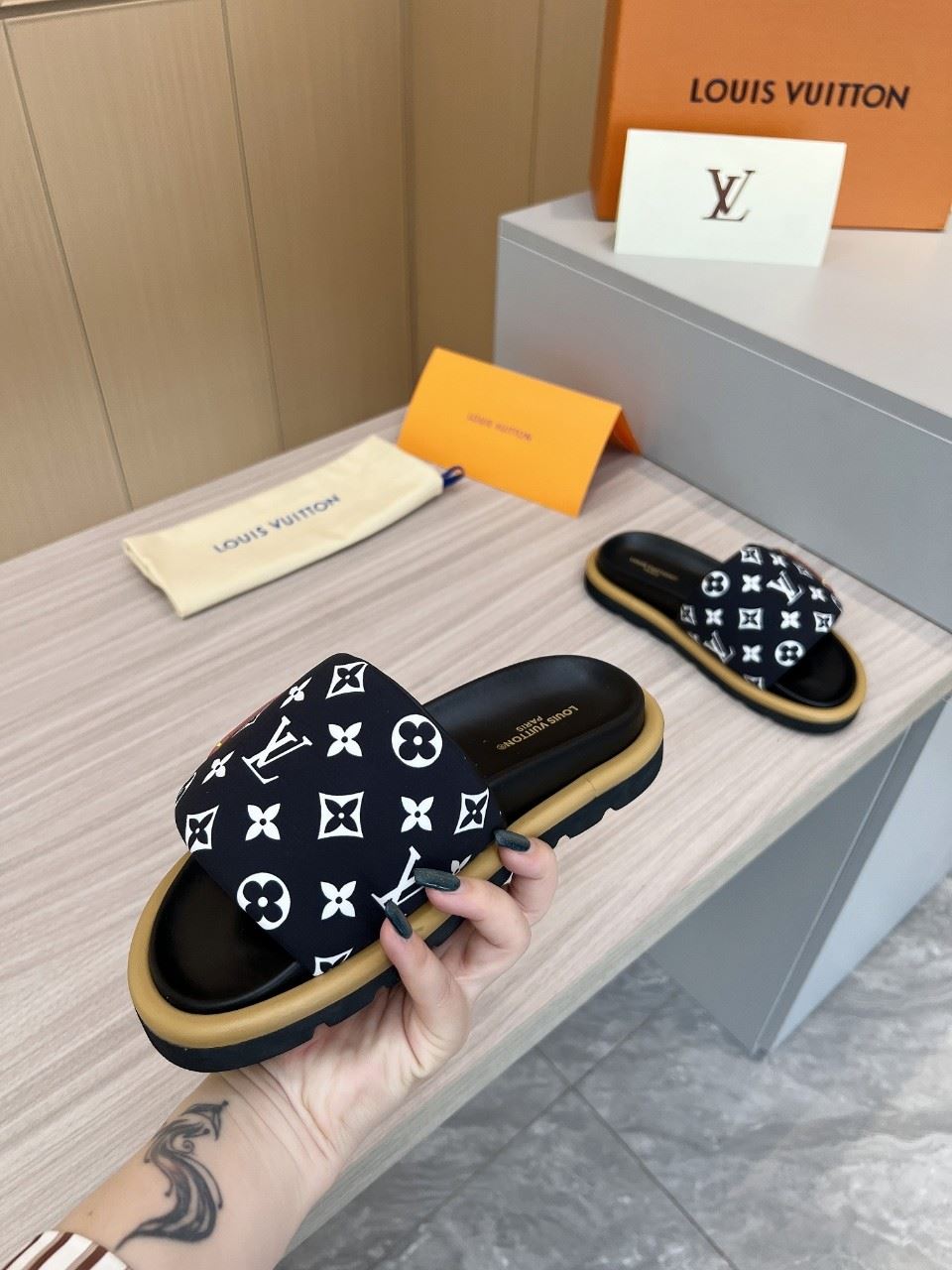 Louis Vuitton Slippers